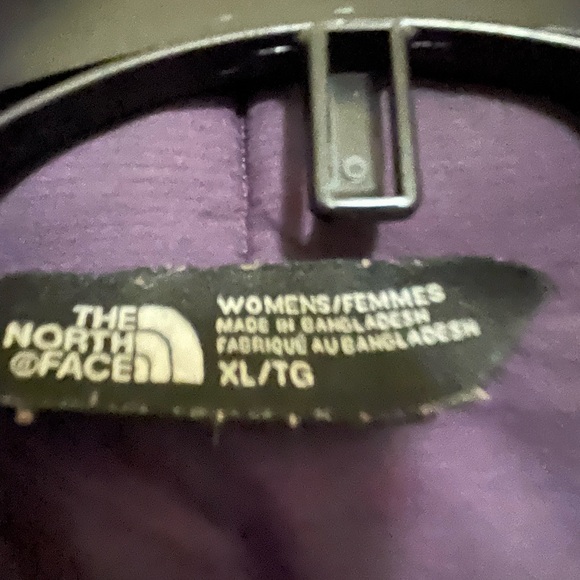 The Northface Women’s Thermoball hoodie quilted jacket purple plumb size XL - Picture 4 of 8